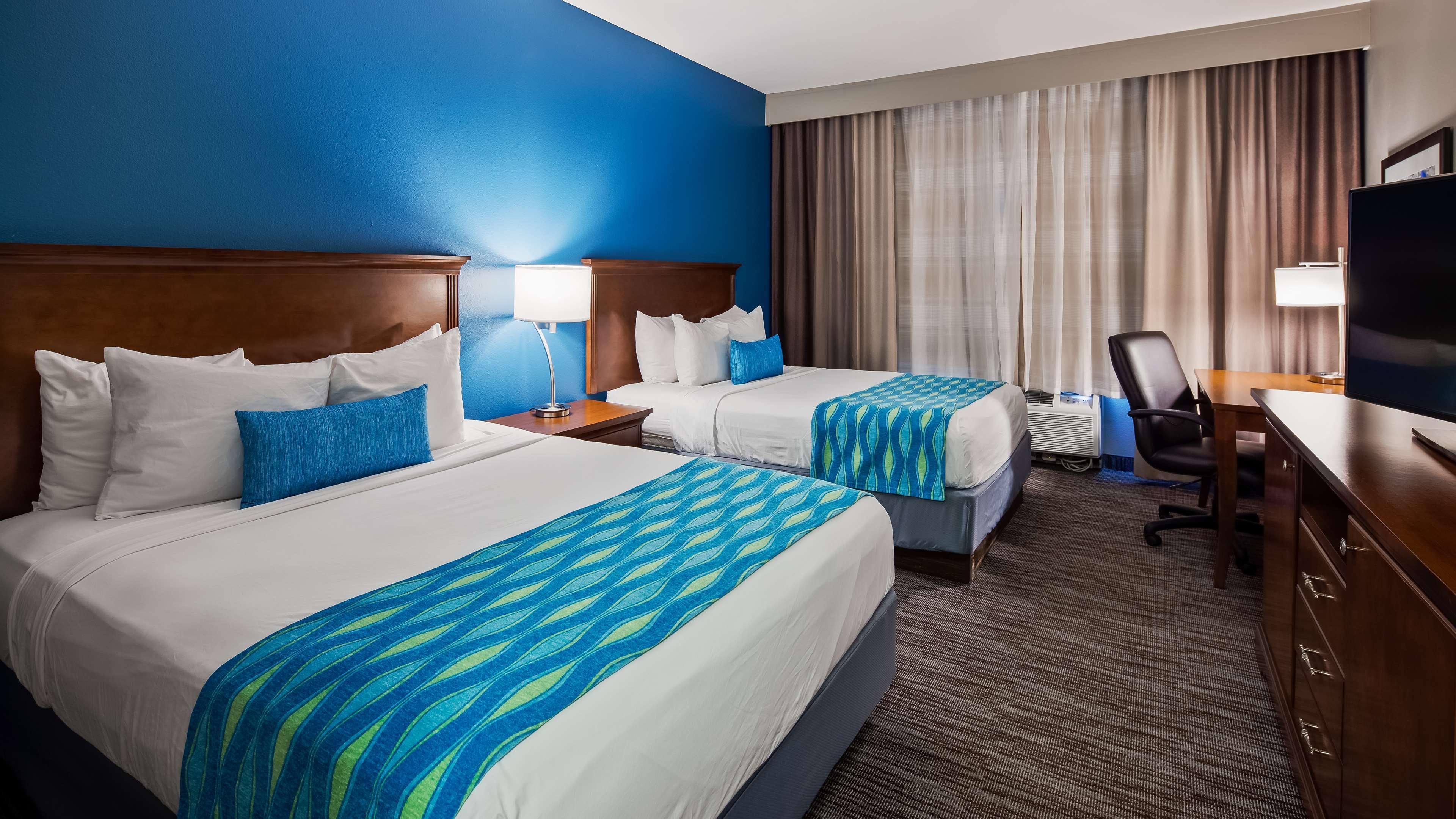 Western Landmark Hotel 3*