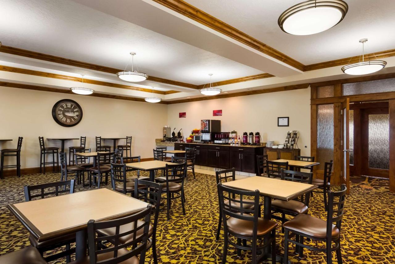 Western Landmark Hotel 3*