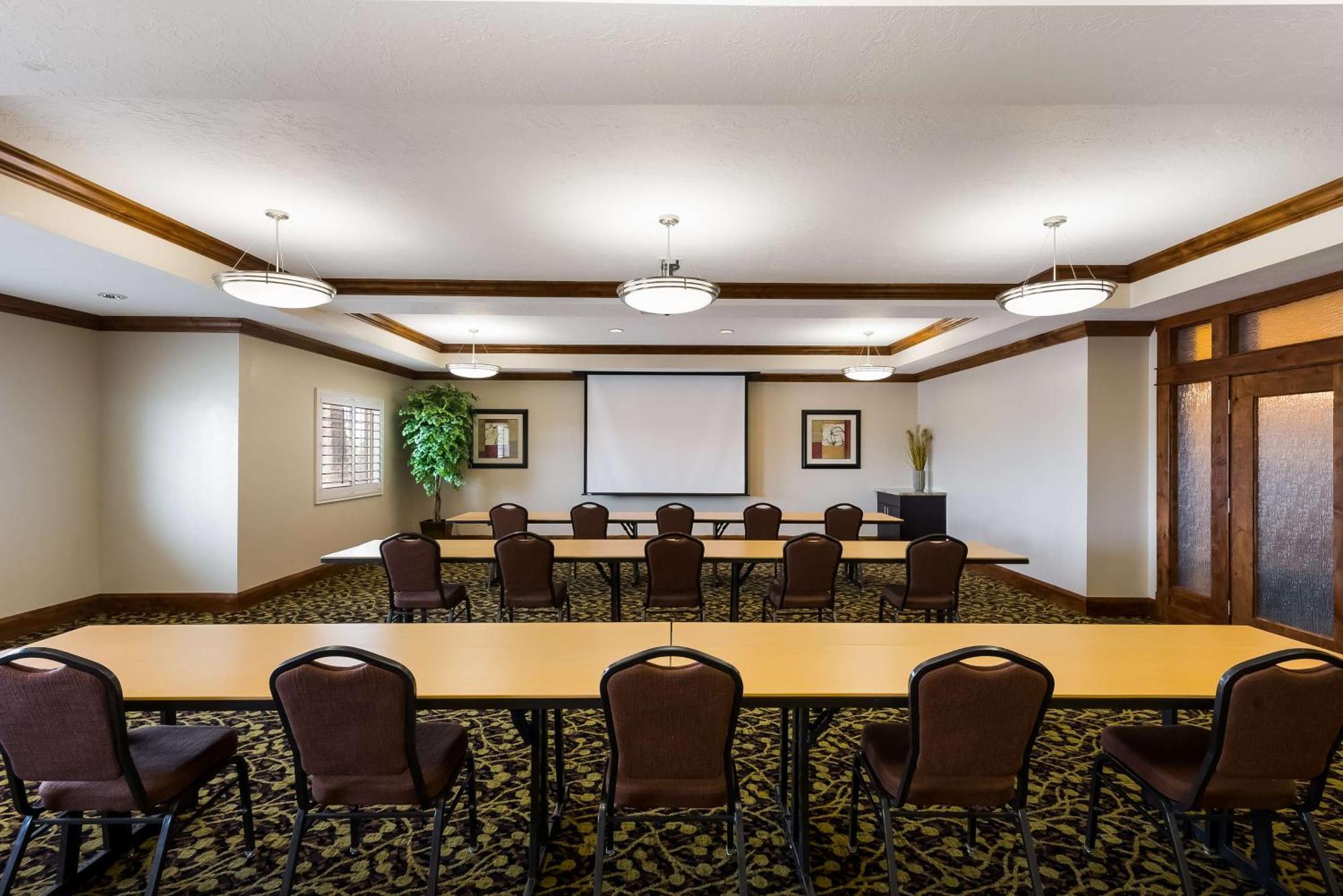 Western Landmark Hotel 3*