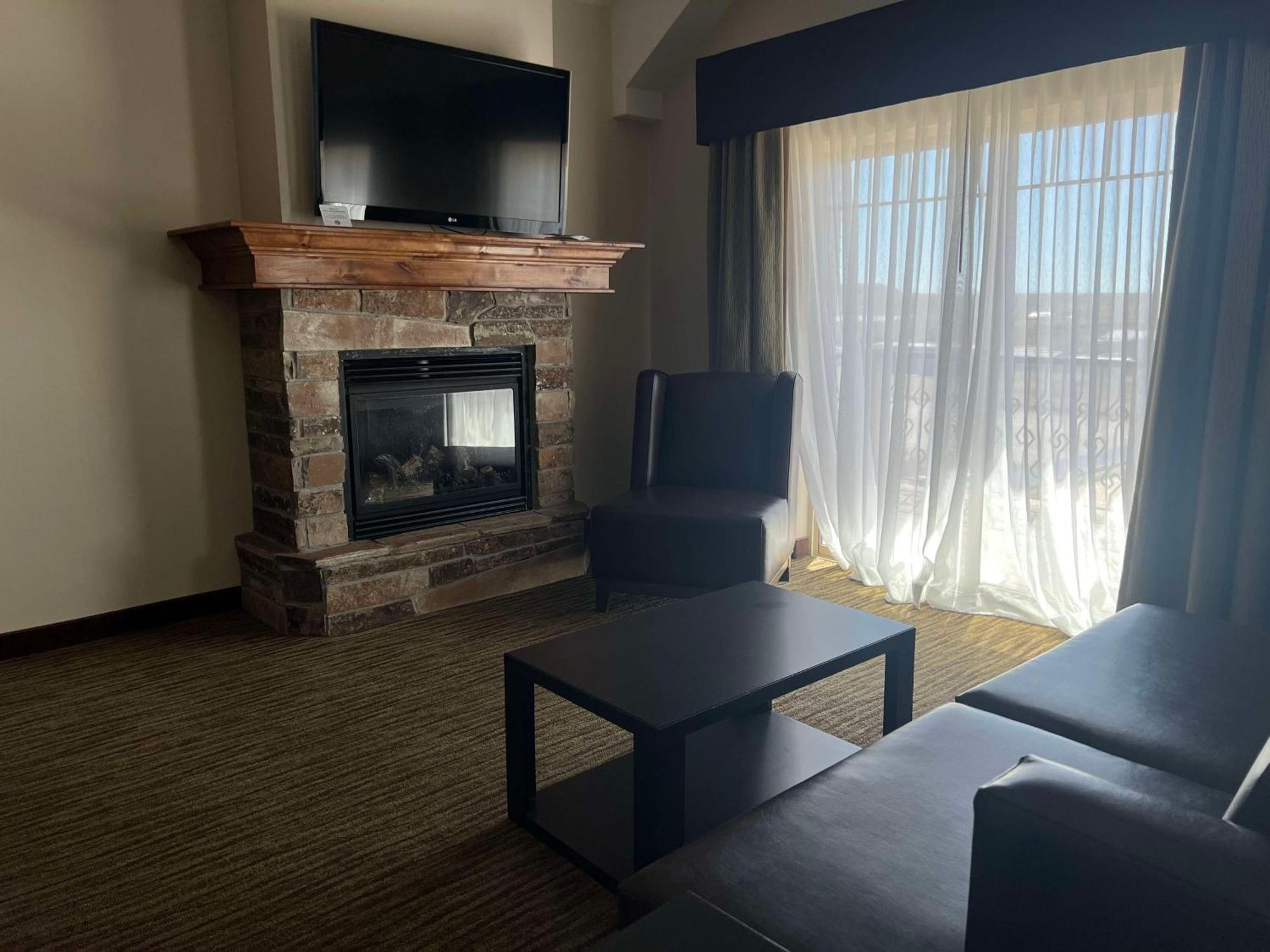 Western Landmark Hotel 3*
