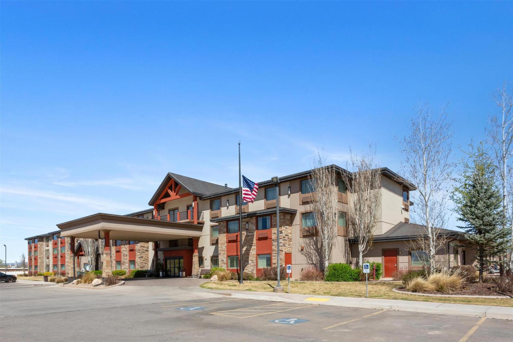 Western Landmark Hotel 3*